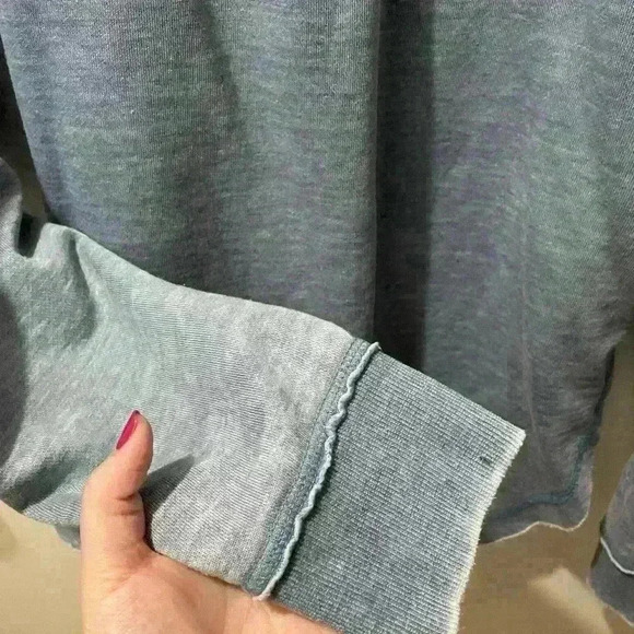 Blue V-Neck Sweatshirt vintage style women’s xl distressed rustic - Picture 5 of 6